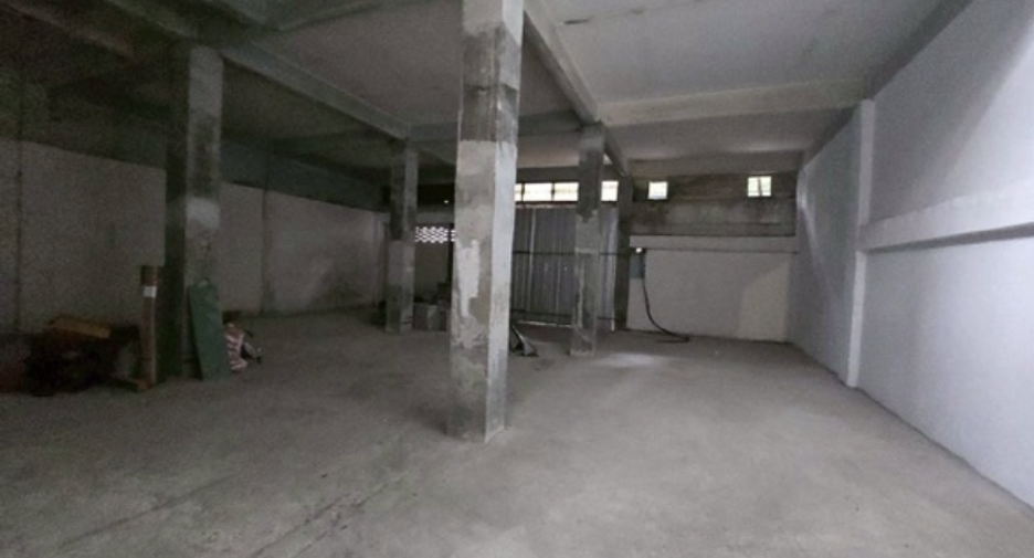 For rent 4 bedrooms retail Space in Sathon, Bangkok