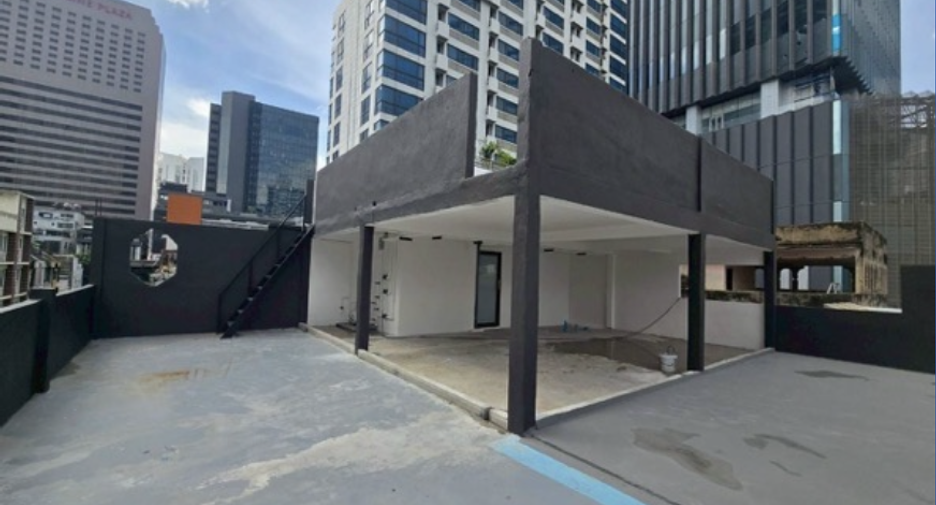 For rent 4 bedrooms retail Space in Sathon, Bangkok