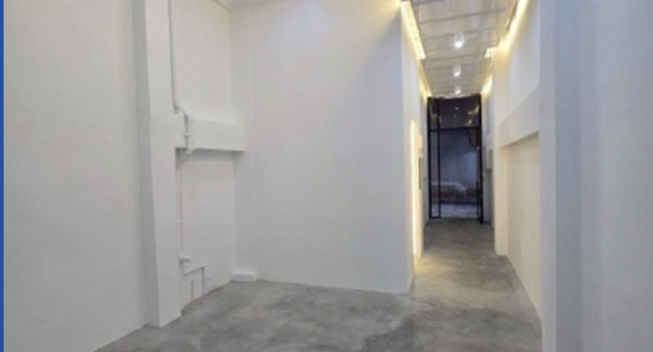 For rent 4 bedrooms retail Space in Sathon, Bangkok