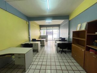 Oficina en alquiler de 3 habitaciones en Huai Khwang, Bangkok