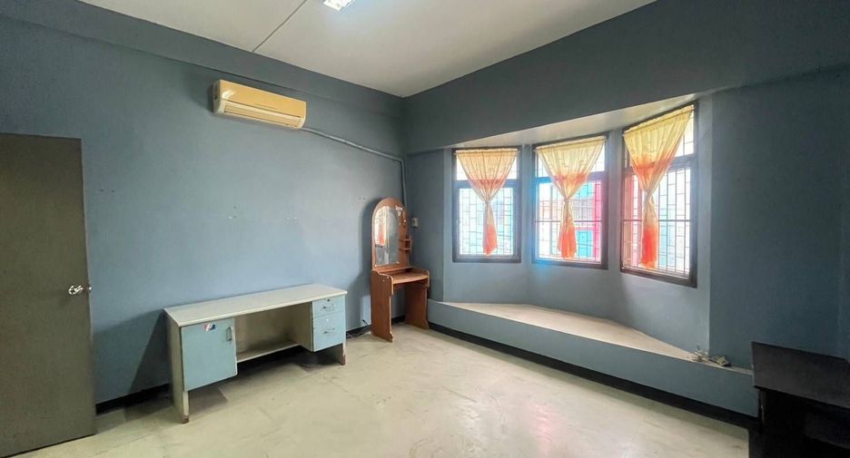 For rent 3 bedrooms office in Huai Khwang, Bangkok