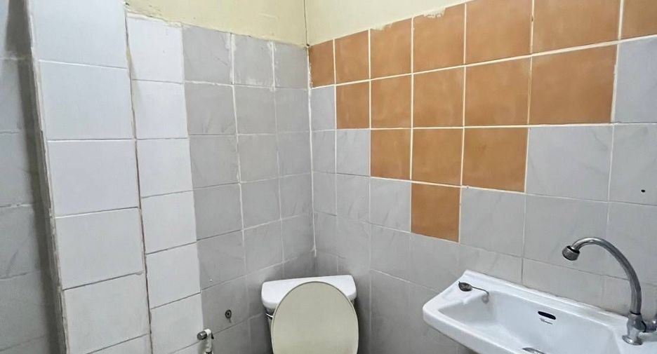For rent 3 bedrooms office in Huai Khwang, Bangkok