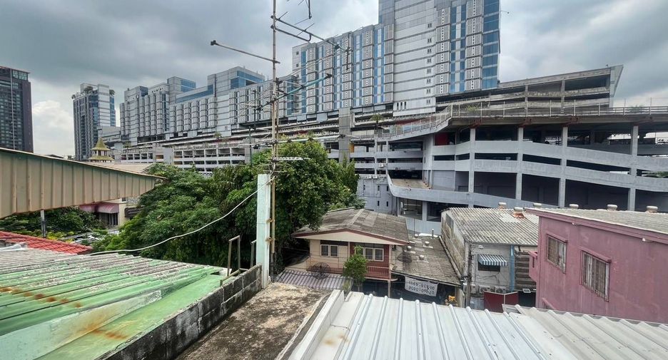 For rent 3 bedrooms office in Huai Khwang, Bangkok