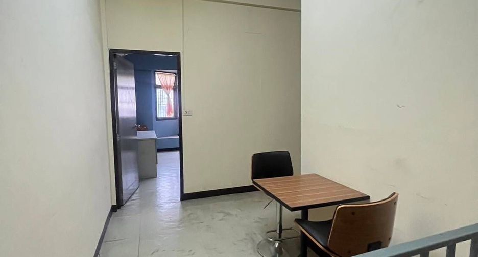 For rent 3 bedrooms office in Huai Khwang, Bangkok