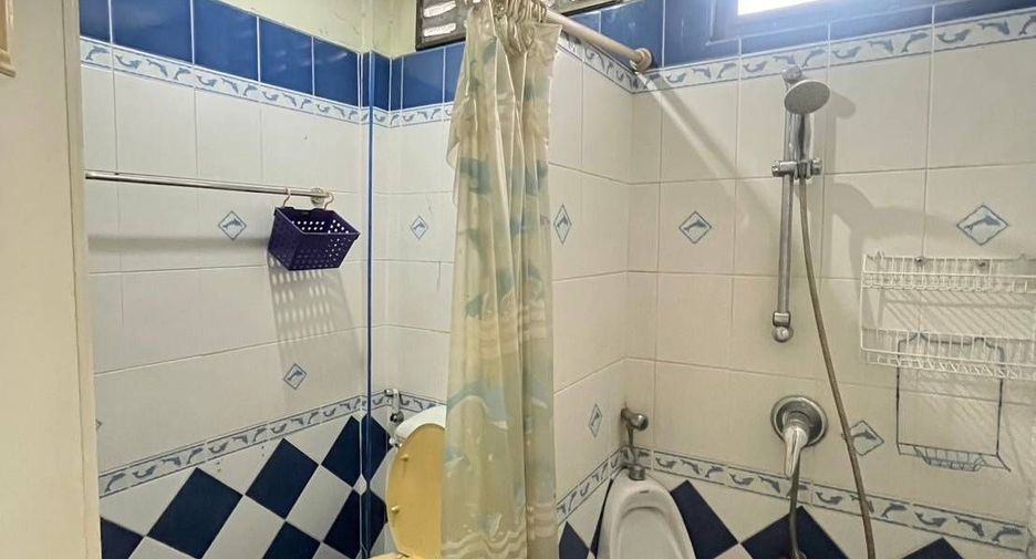For rent 3 bedrooms office in Huai Khwang, Bangkok