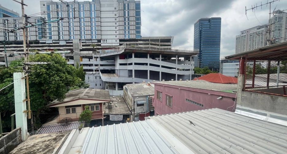 For rent 3 bedrooms office in Huai Khwang, Bangkok