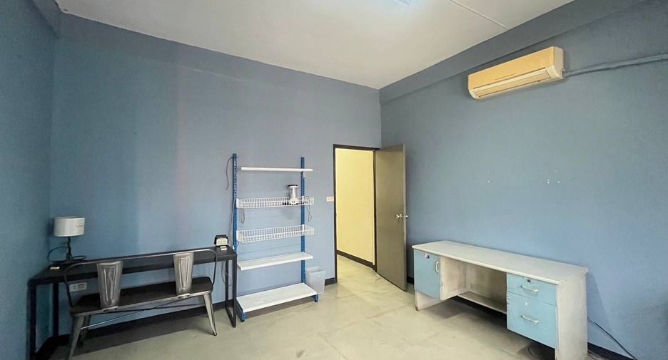 For rent 3 bedrooms office in Huai Khwang, Bangkok