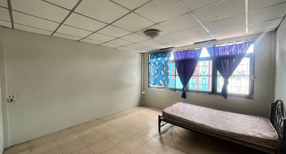 For rent 3 bedrooms office in Huai Khwang, Bangkok