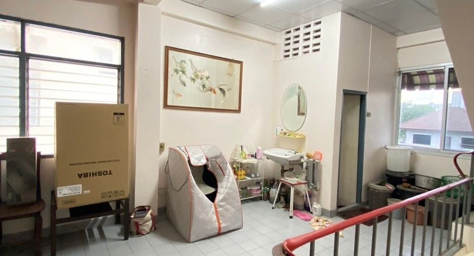 For sale 3 bedrooms townhouse in Bang Phlat, Bangkok