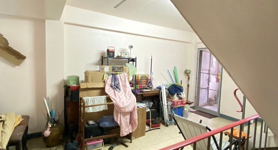 For sale 3 bedrooms townhouse in Bang Phlat, Bangkok