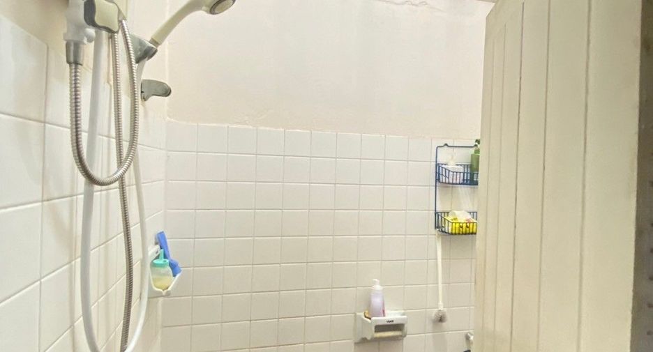 For sale 3 bedrooms townhouse in Bang Phlat, Bangkok