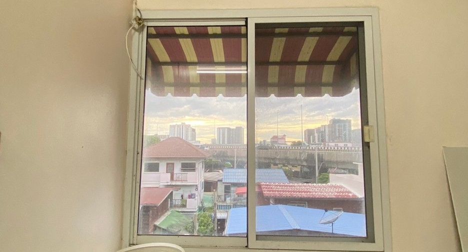 For sale 3 bedrooms townhouse in Bang Phlat, Bangkok