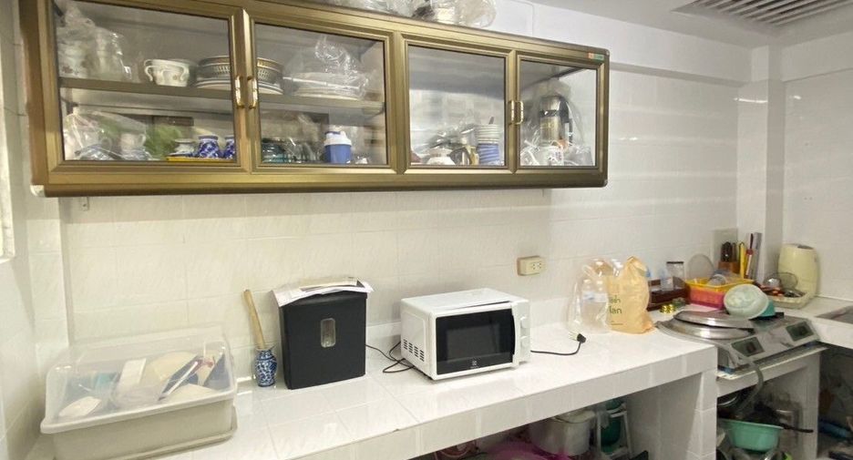 For sale 3 bedrooms townhouse in Bang Phlat, Bangkok