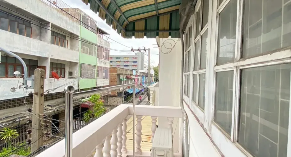 For sale 3 bedrooms townhouse in Bang Phlat, Bangkok