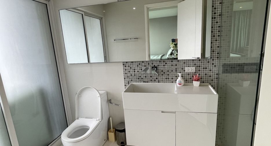 For rent 1 bed condo in Watthana, Bangkok