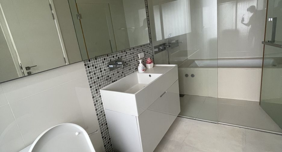 For rent 1 bed condo in Watthana, Bangkok