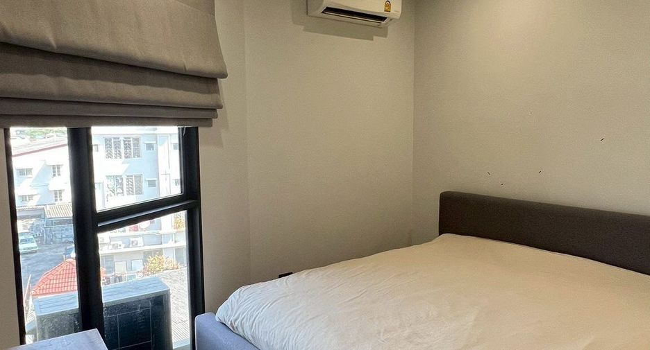 For sale 4 bedrooms house in Wang Thonglang, Bangkok