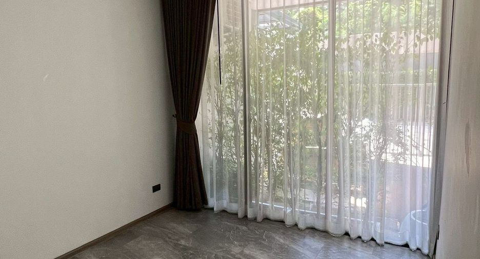 For sale 4 bedrooms house in Wang Thonglang, Bangkok