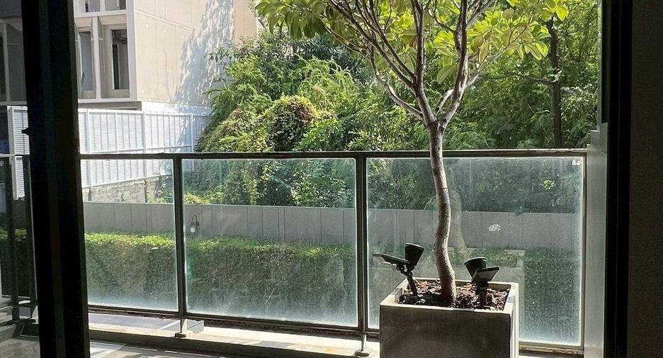 For sale 4 bedrooms house in Wang Thonglang, Bangkok