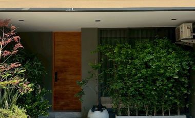 For sale 4 bedrooms house in Wang Thonglang, Bangkok