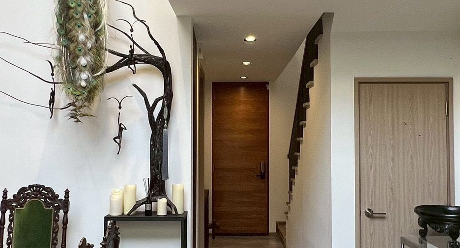 For sale 4 bedrooms house in Wang Thonglang, Bangkok