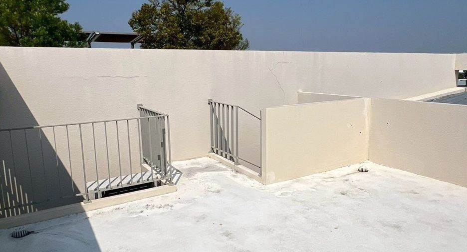 For sale 4 bedrooms house in Wang Thonglang, Bangkok