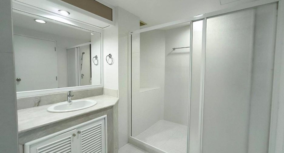 For rent 3 bedrooms apartment in Pathum Wan, Bangkok
