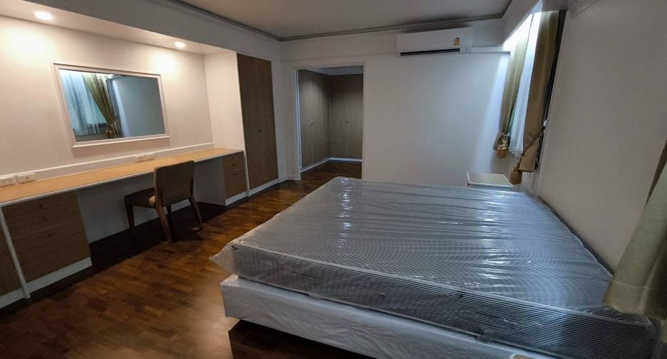 For rent 3 bedrooms apartment in Pathum Wan, Bangkok