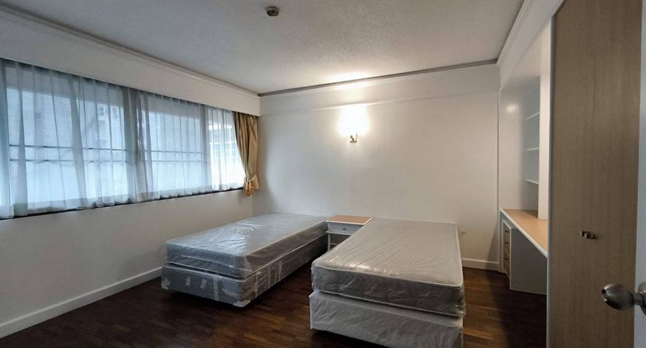 For rent 3 bedrooms apartment in Pathum Wan, Bangkok
