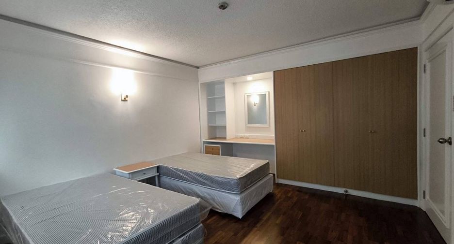 For rent 3 bedrooms apartment in Pathum Wan, Bangkok