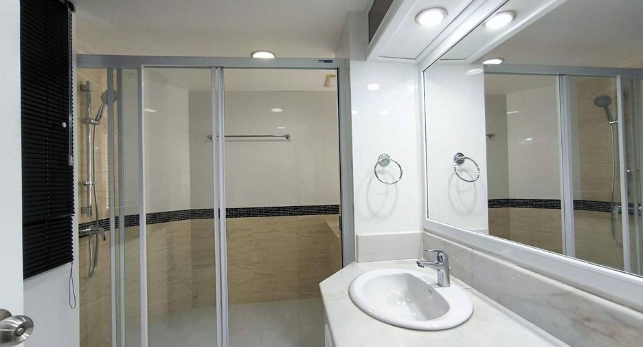 For rent 3 bedrooms apartment in Pathum Wan, Bangkok