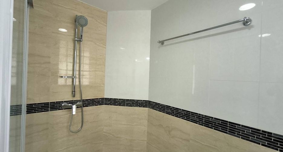 For rent 3 bedrooms apartment in Pathum Wan, Bangkok