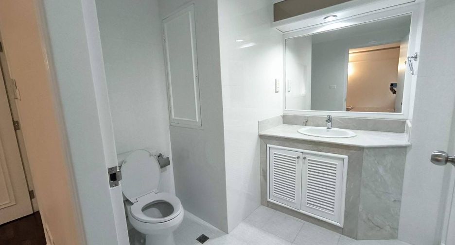 For rent 3 bedrooms apartment in Pathum Wan, Bangkok