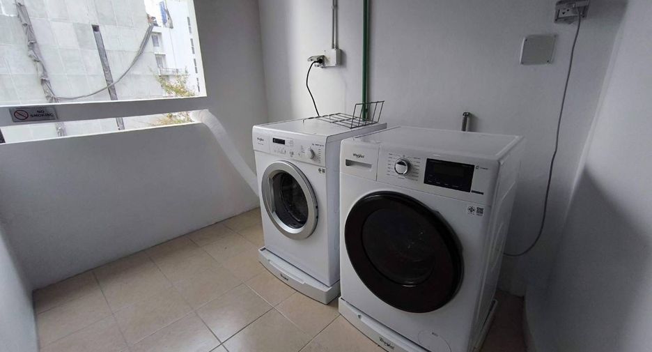 For rent 3 bedrooms apartment in Pathum Wan, Bangkok