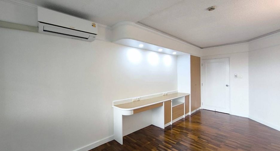 For rent 3 bedrooms apartment in Pathum Wan, Bangkok
