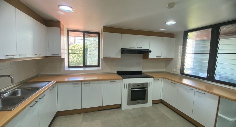 For rent 3 bedrooms apartment in Pathum Wan, Bangkok