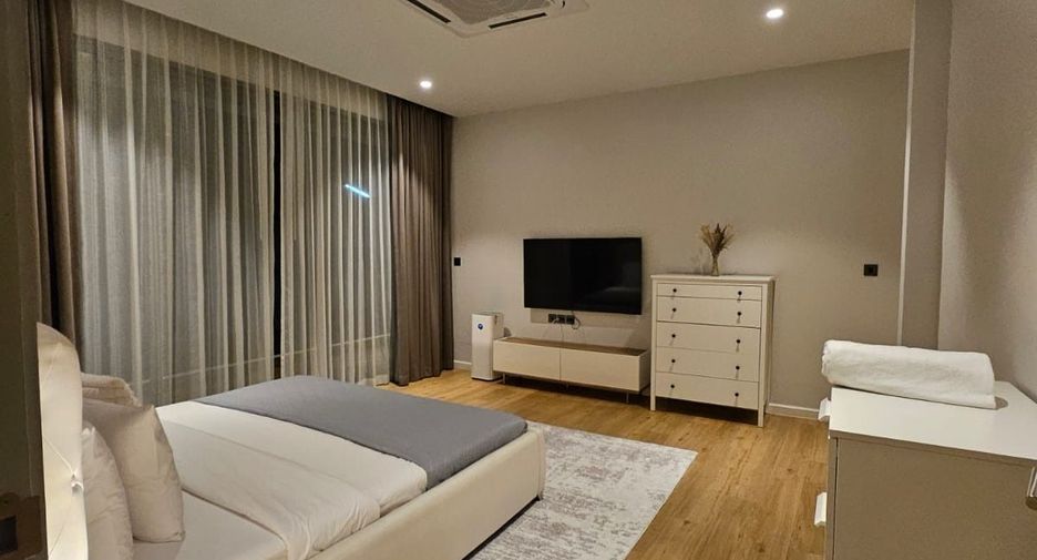 For rent 3 bedrooms villa in Mueang Phuket, Phuket