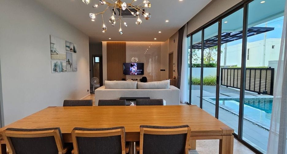 For rent 3 bedrooms villa in Mueang Phuket, Phuket