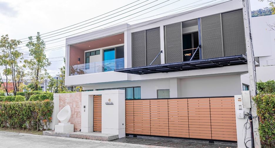 For rent 3 bedrooms villa in Mueang Phuket, Phuket