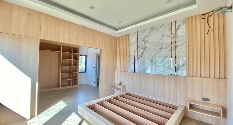 For sale 5 bedrooms villa in Bang Lamung, Chonburi