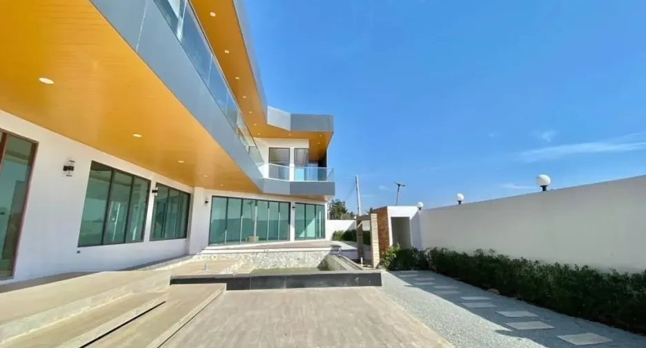 For sale 5 bedrooms villa in Bang Lamung, Chonburi