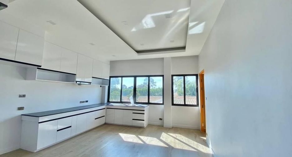 For sale 5 bedrooms villa in Bang Lamung, Chonburi