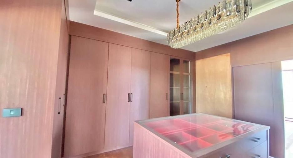 For sale 5 bedrooms villa in Bang Lamung, Chonburi