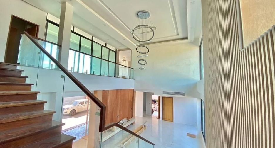 For sale 5 bedrooms villa in Bang Lamung, Chonburi