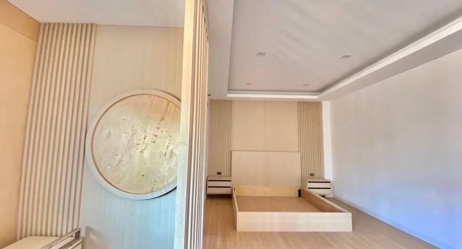 For sale 5 bedrooms villa in Bang Lamung, Chonburi