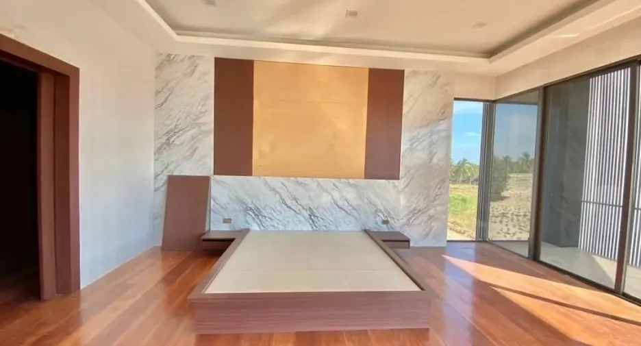 For sale 5 bedrooms villa in Bang Lamung, Chonburi