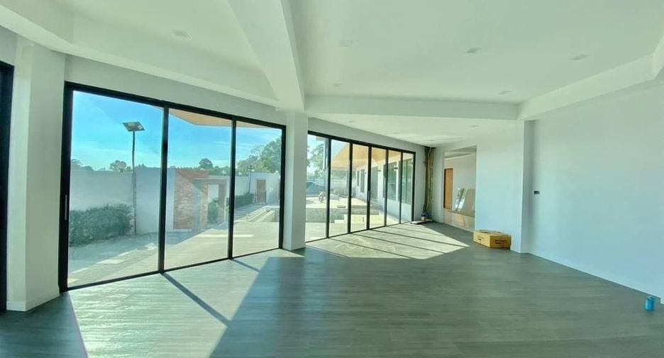 For sale 5 bedrooms villa in Bang Lamung, Chonburi