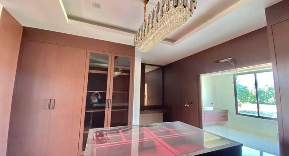 For sale 5 bedrooms villa in Bang Lamung, Chonburi