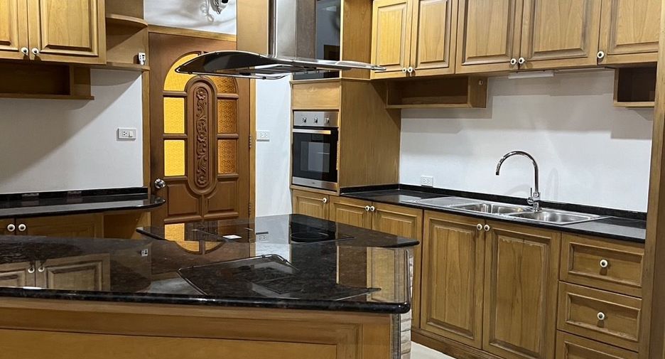For rent 3 bedrooms house in Bang Lamung, Chonburi