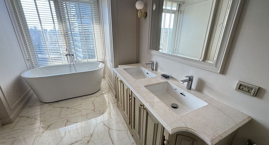 For rent 4 ベッドルーム condo in Watthana, Bangkok